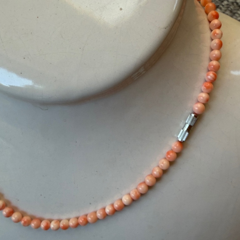 Elegant Pink Angel skin coral Beads Necklace 17in - Picture 3 of 9